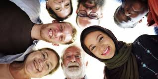 Ciri fisiknya adalah kulitnya berwarna hitam, berambut keriting, dan bertubuh tinggi. Ras Tidak Sama Dengan Etnis Simak Perbedaannya Halaman All Kompas Com