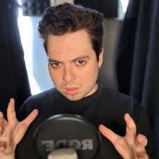 Aaron Moy's Instagram, Twitter & Facebook