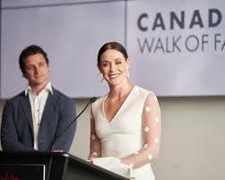 With ice dance partner scott moir, she is the 2010 and 2018 olympic champion. Ice Dance Star Tessa Virtue Happily Out Of Her Comfort Zone In Queens Emba Program The Star
