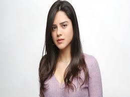 Calle reacts with shock and tears after muschietti pulls out a (likely not final) supergirl suit. Dc Universe Finds New Supergirl In Sasha Calle Actor To Debut In The Flash The Daily Guardian