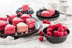 The drippings may be scraped off of the pan or paper, and reheated for use they were not the best petit fours i have ever had. Fruchtige Petit Fours In Herzform Madame Dessert