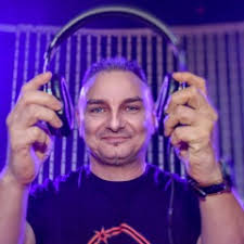 Listen to Fabrizio Parisi X The Editor X Grafa