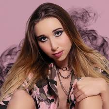 Jenna Jay's Instagram, Twitter & Facebook