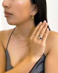 Elizabeth Raine 18 k White