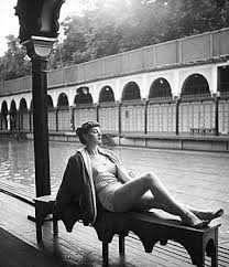 Capucine Photo By Georges Dambier Piscine Deligny Paris 1950 Photo Photography Vintage Pinup