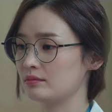 Like his friends, there's more to the socially awkward doctor than what meets the eyes. Chae Songhwa On Twitter Ikjun Accompanied Songhwa Here For The Test Results But Still Songhwa S Concern Is Towards Her Patients She S Really Selfless A Real Doctor Hospitalplaylist Https T Co Taki4wnp4t
