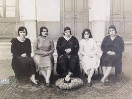 نساء عائلة مصرية فى العشرينات فى صورة جماعية Egypt History Old Egypt Egypt