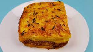 Adaugam carnea tocata de porc si lasam sa se gateasca totul timp de aproximativ 10 minute sau pana cand o sa scada apa in totalitate. Musaca De Cartofi Cu Carne Tocata Youtube