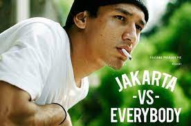 Film ini ingin memotret kehidupan remaja kota yang keblinger.tiga sahabat, byan (laudya cynthia bella), ketie (angie) dan stella (. Siap Siap Film Jakarta Vs Everybody Diangkat Ke Layar Lebar Semua Halaman Nova
