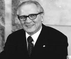 Sie kam erst 1977 auf die welt. Erich Honecker Biography Facts Childhood Family Life Achievements