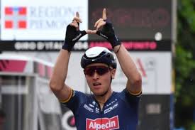*belgian champion 2019 *pro cyclist/cyclocrosser. Wat Een Prachtig Beeld Tim Merlier Brengt Bij Giro Ritwinst Het Nieuwsblad Mobile