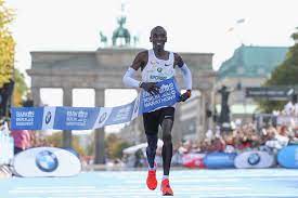 On ne peut qu'être admiratif devant la performance d'un champion. Record Du Monde Du Marathon Par Eliud Kipchoge 2h01 39 Analyse D Une Performance Hors Normes