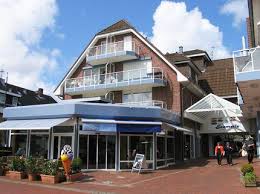 Unser haus ist direkt in erster reihe hinterm deich am kurpark gelegen. Busum