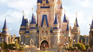 Cinderella castle is more than 100 feet taller than sleeping beauty castle at disneyland in anaheim, california. Disney To Give Cinderella Castle A Golden Makeover