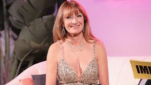 Jane seymour whirls through two stylish outfits in one day as she darts around la after appearing in new season of the kominsky method. Jane Seymour Recalls Awkward Love Scene With Richard Chamberlain It Was Very Devastating Fox News