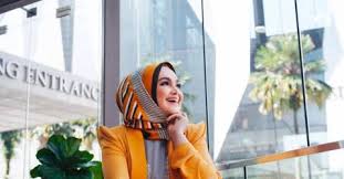 Dato' sri siti nurhaliza is malaysia's number 1 pop singer, and businesswoman. Datuk Seri Siti Nurhaliza Listed In Forbes Asia S 100 Digital Stars For Helping Small Businesses