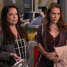 Man, kärlek, vänner och familj. Charmed Stars Bei Grey S Anatomy Castle Wiedervereinigung Bei The Rookie Fernsehserien De