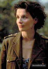 The English Patient Publicity Still Of Juliette Binoche The English Patient Short Hair Styles Juliette Binoche