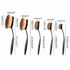 La brocha llamada en ingles powder brush es la brocha que no puede faltarnos nunca. 45 Brochas De Maquillaje Imprescindibles Que Necesitas
