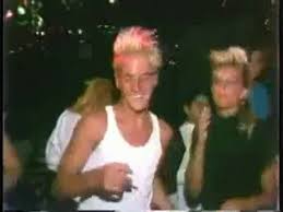 En ce qui concerne le salaire d'un videur de boite de nuit, il va en moyenne de 1900€ à 2500€ par mois. Discotheque Dans Les Annees 80 Reel Video Dailymotion