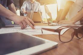 Nov 28, 2017 · negocierile vor fi initiate si in unitatile care au sub 21 de angajati si pentru care in mod normal nu exista obligativitatea initierii unor astfel de negocieri sau a intocmirii contractului colectiv de munca. Tot Ce Trebuie Sa Stii Despre Contractele Colective De Munca