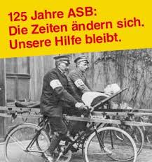 Das Jubilaumsmotiv Zu 125 Jahren Asb Zeigt Eine Selbst Gebaute Fahrradtrage Bei Einer Ubung In Dresden Um 1900 Mehr Uber Das Asb Jubil 125er Ubung Erste Hilfe