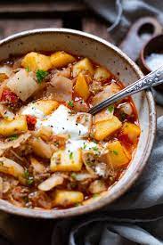 Deftiger Kohl Hackfleisch Eintopf Mit Kartoffeln Dieses Schnelle Und Einfache Soulfood Rezept Ist Vollgepa Hackfleisch Eintopfe Abendessen Rezepte Kohleintopf