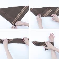 Portez votre bandana de poche avec un costume (dans une occasion moins formelle) pour obtenir la mise à niveau de style ultime. 1001 Idees Comment Mettre Un Bandana Stylee Des Pieds A La Tete