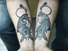 Hombres simbolo tatuajes egipcios pequeños. Tatiu04 Tatuajes De Simbolos Egipcios Para Hombres