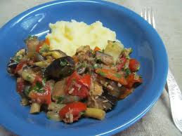 салат с курицей и маринованными грибами и болгарским перцем Adzhapsandali Recept Idei Dlya Blyud Eda Nacionalnaya Eda