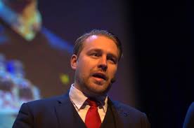 203 ledamöter röstade på norlén och bara 145 röstade på socialdemokraternas kandidat åsa lindestam. Sd Rimligast Att Ga Till Nyval Fria Tider