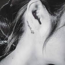 Behind the ear tattoos are some of the most unique and alluring tattoos due to the uncommon place the tattoos are worn. 30 Brilliantly Simple Behind The Ear Tattoo Ideas Behind Ear Tattoos Behind Ear Tattoo Small Ear Tattoo