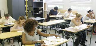 83,6 % pour la série collège, 82 % pour la série technologique et 67,8% pour la série professionnelle du brevet. Normandie College Les Resultats Du Diplome National Du Brevet Sont Tombes