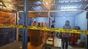 Dengan membentuk segel tangan, ninja mampu mewujudkan teknik yang diinginkan. Langgar Ppkm Tiga Kafe Di Bekasi Dipasang Police Line Disegel Selama 3 Hari Tribunnews Com Mobile