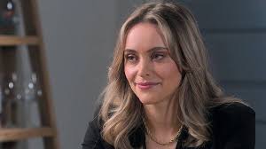 ellen cross (@daysofellen)