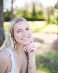 Turning 18 is a milestone worth celebrating in style! The weather was  perfect and so were the backgrounds for this special birthday shoot 🌸❤️  Are you looking for another way to celebrate