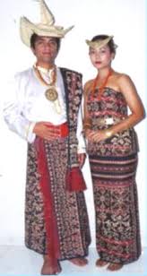 Sebagai provinsi yang memiliki beberapa pulau cantik, ntt juga didiami oleh beberapa suku yang mempunyai kebudayaan khas. Baju Adat Flores Ende Greatnesia
