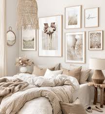 Deko ideen schlafzimmer wanddeko graues bett dekokissen : Beruhigende Beigetone Wanddeko Achtsamkeitsposter Schlafzimmer Beige Inspiration Bilderwand Posterstore De