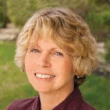 Gretchen Cartwright's Instagram, Twitter & Facebook