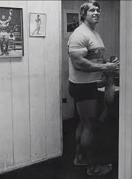 This includes photos, which are not obviously retro and portraits of famous young women doing nothing but posing. A Young Arnold Schwarzenegger Bulked Arnold Schwarzenegger Bodybuilding Arnold Schwarzenegger Bodybuilding