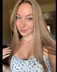 Kelly Whipple's Instagram, Twitter & Facebook