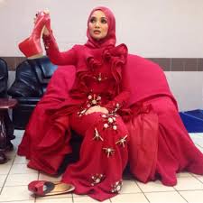Anugerah meletop era atau ringkasnya ame 2020 akan berlangsung pada hari ahad, 21 april 2019 mulai jam 9 malam bertempat di axiata arena, bukit jalil. Neelofa For Anugerah Meletop Era 2015 She Nailed It Go Baby Gooo Meletop Ootdlofa Jom Follow Lofattahlovers Ladywarda Wardasayapunya Ward