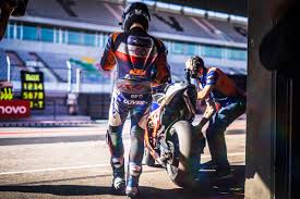 Miguel oliveira (ktm) terminou na 16.ª posição o grande prémio de aragão de motogp, em espanha, que teve como vencedor o espanhol alex rins (suzuki). Oliveira Roars To First Pole Position At Home Round And Inaugural Motogp At Portimao Ktm Press Center