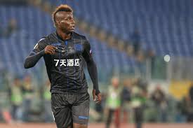 Dieser habe für seine rassistischen äußerungen über afrikaner die rote karte verdient. Nach Wechsel Zu Barca Mario Balotelli Soll Kevin Prince Boateng Beerben
