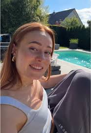 Leo Is Having A Pool Party