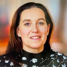 Debra Molnar's Instagram, Twitter & Facebook