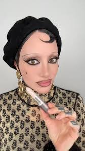 Erin Parsons's Instagram, Twitter & Facebook