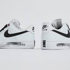 This pair essentially flips the color blocking of the original, featuring a black swoosh on a white leather upper, its top layer designed to wear away. End Features Nike X G Dragon Air Force 1 07 Paranoise