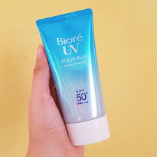 If you're looking for an affordable and effective sunblock, biore uv perfect face milk spf 50+ pa+++ makes the mark. A Hydrating Sunscreen Biore Uv Aqua Rich Watery Essence Review Paperblog