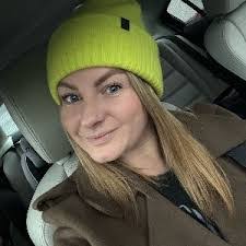 Miranda Mcmahon's Instagram, Twitter & Facebook